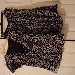 D21-👌- 2-pc Blk & Wht Top and Skirt Set by Signature Robbie Bee- sz 14